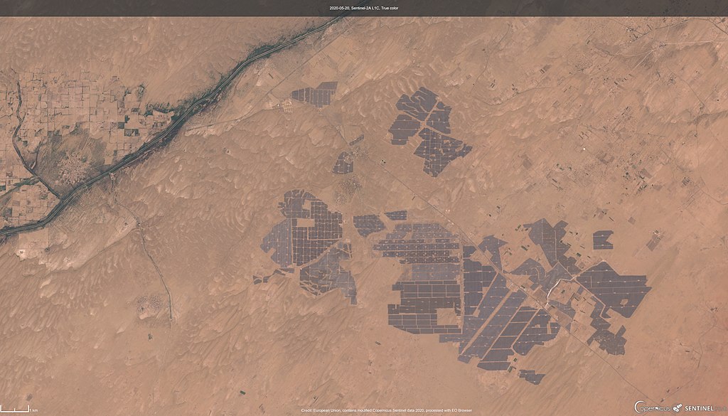 world's largest solar farm india