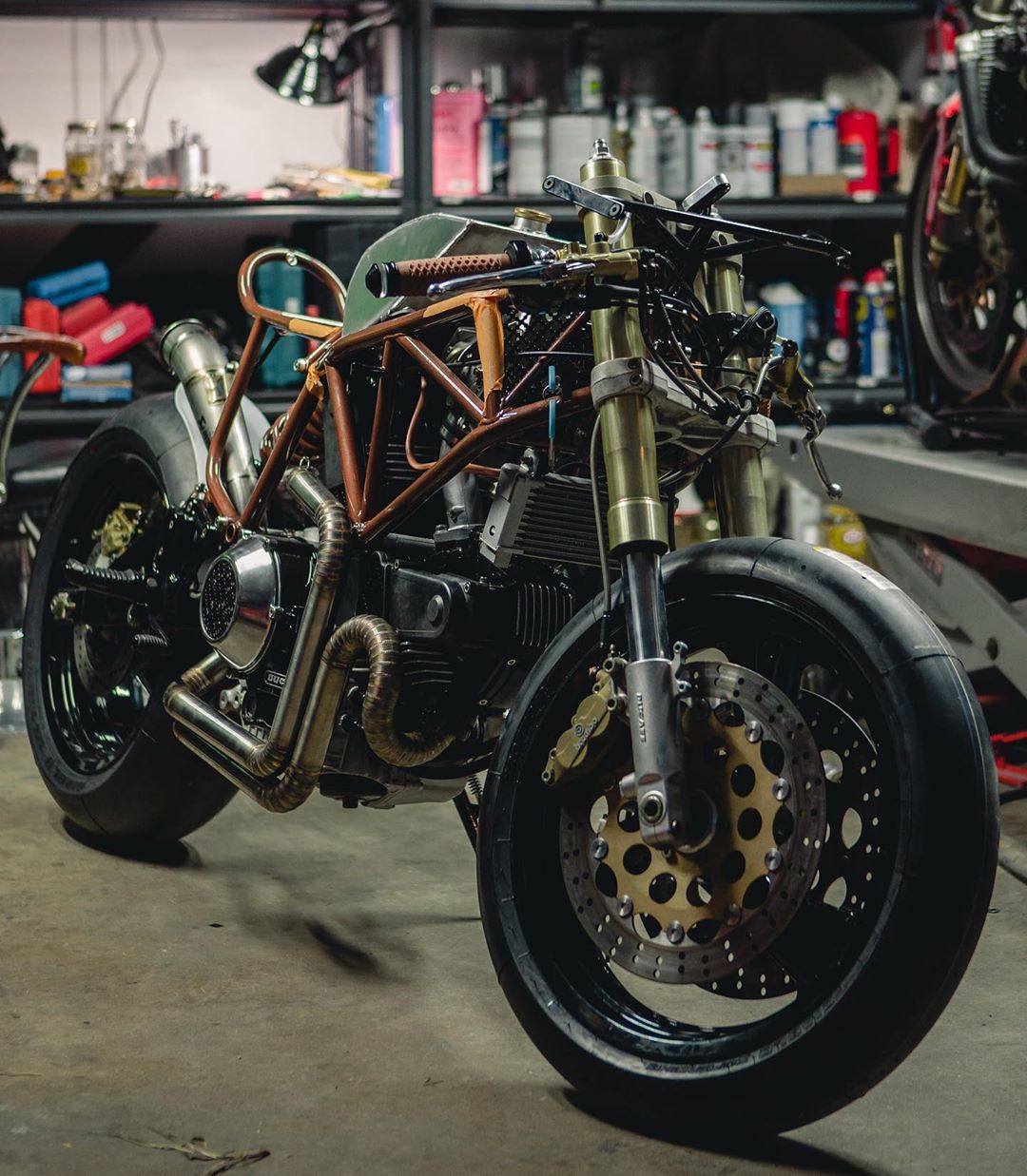 Ducati 900 SS Customized With Cyberpunk-Style Copper Body Ducati 900 SS Customized With Cyberpunk-Style Copper Body