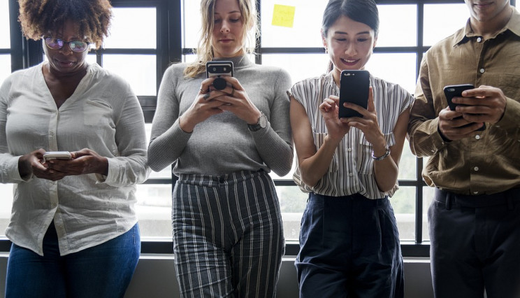Smartphones Can Make Us Dumb but Only Temporarily, Study Finds Smartphones Can Make Us Dumb but Only Temporarily, Study Finds