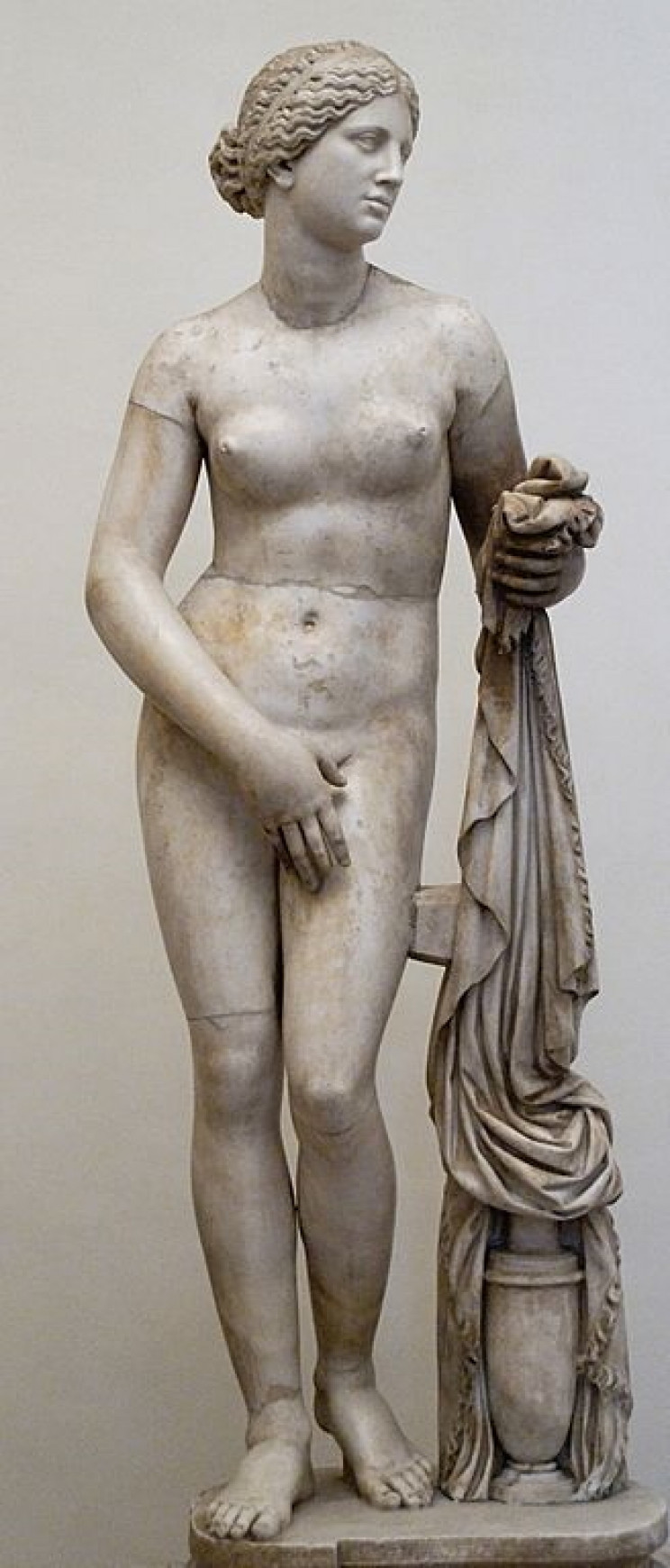 Statue of Aphrodite Statue of Aphrodite