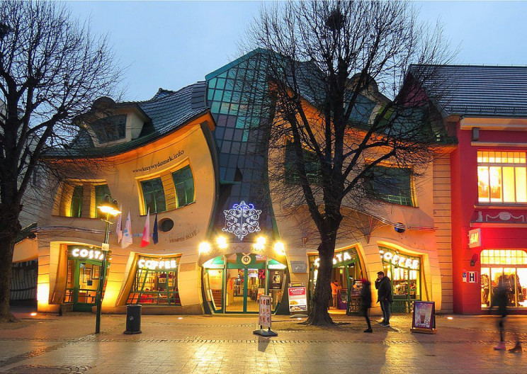 unusual buildings crooked house