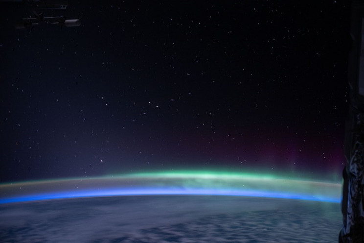 Starlink satellites seen from the ISS Starlink satellites seen from the ISS