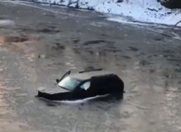 The Words "Siri, Call 911" Saved This Guy's Life in an Icy Lake