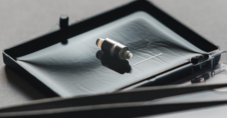 Researchers Create Device that Observes Hundreds of Neurons in Real-Time