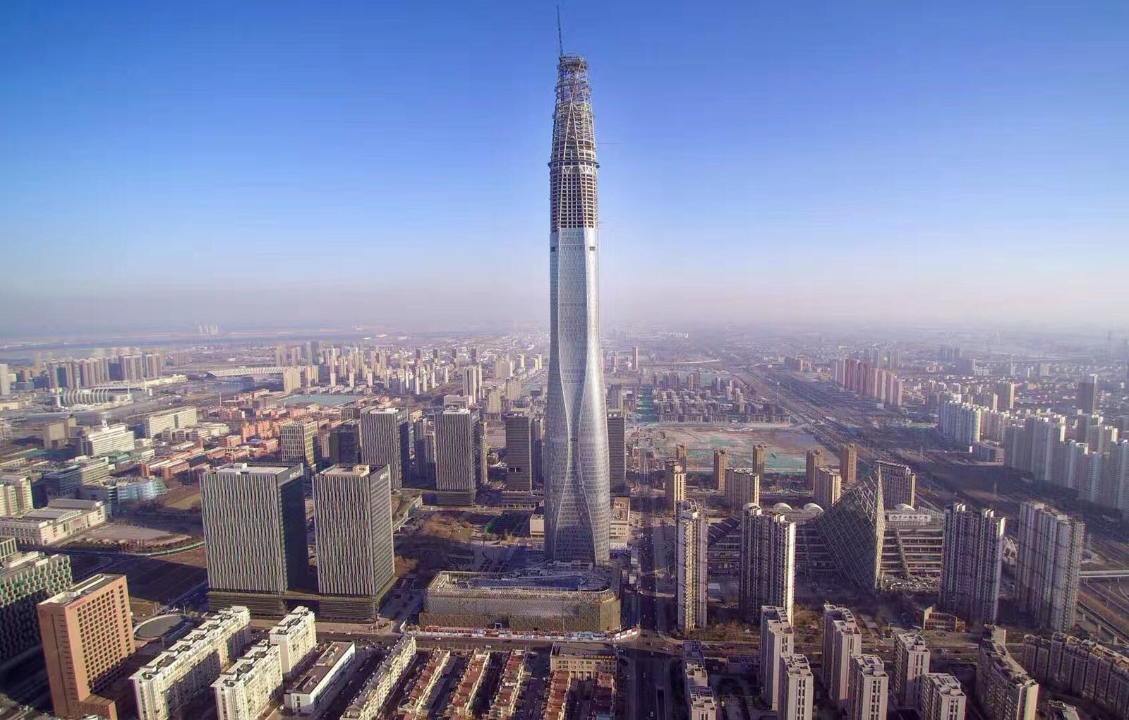 15 Impressively Tall Buildings That Are Scraping the Sky 15 Impressively Tall Buildings That Are Scraping the Sky