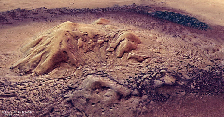 Impressive Images of Mars' Moreux Crater Captured by Mars Express