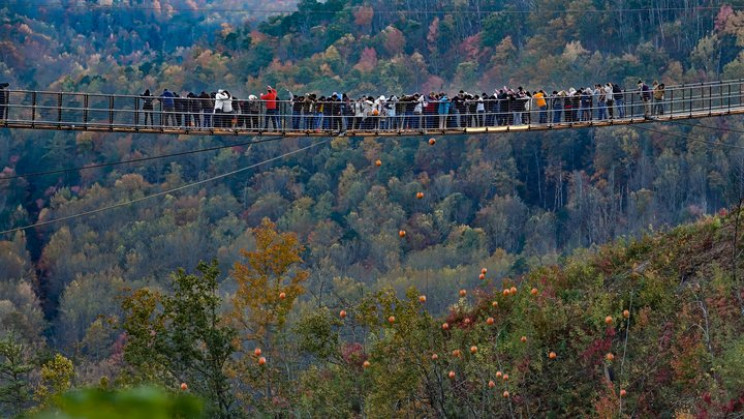 Glass Panel Cracks on Gatlinburg SkyBridge After Guest Does Baseball Slide Glass Panel Cracks on Gatlinburg SkyBridge After Guest Does Baseball Slide