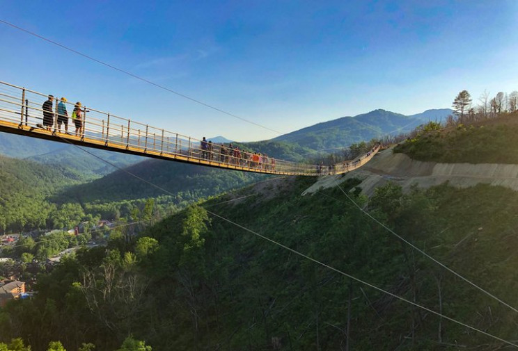 Glass Panel Cracks on Gatlinburg SkyBridge After Guest Does Baseball Slide Glass Panel Cracks on Gatlinburg SkyBridge After Guest Does Baseball Slide