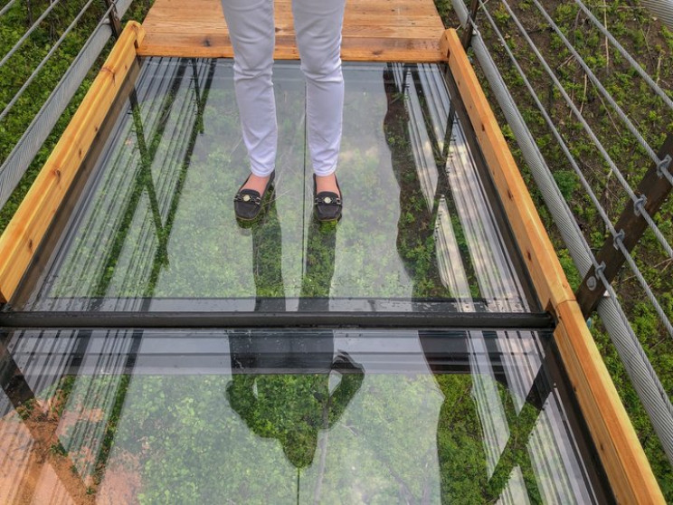 Glass Panel Cracks on Gatlinburg SkyBridge After Guest Does Baseball Slide Glass Panel Cracks on Gatlinburg SkyBridge After Guest Does Baseball Slide