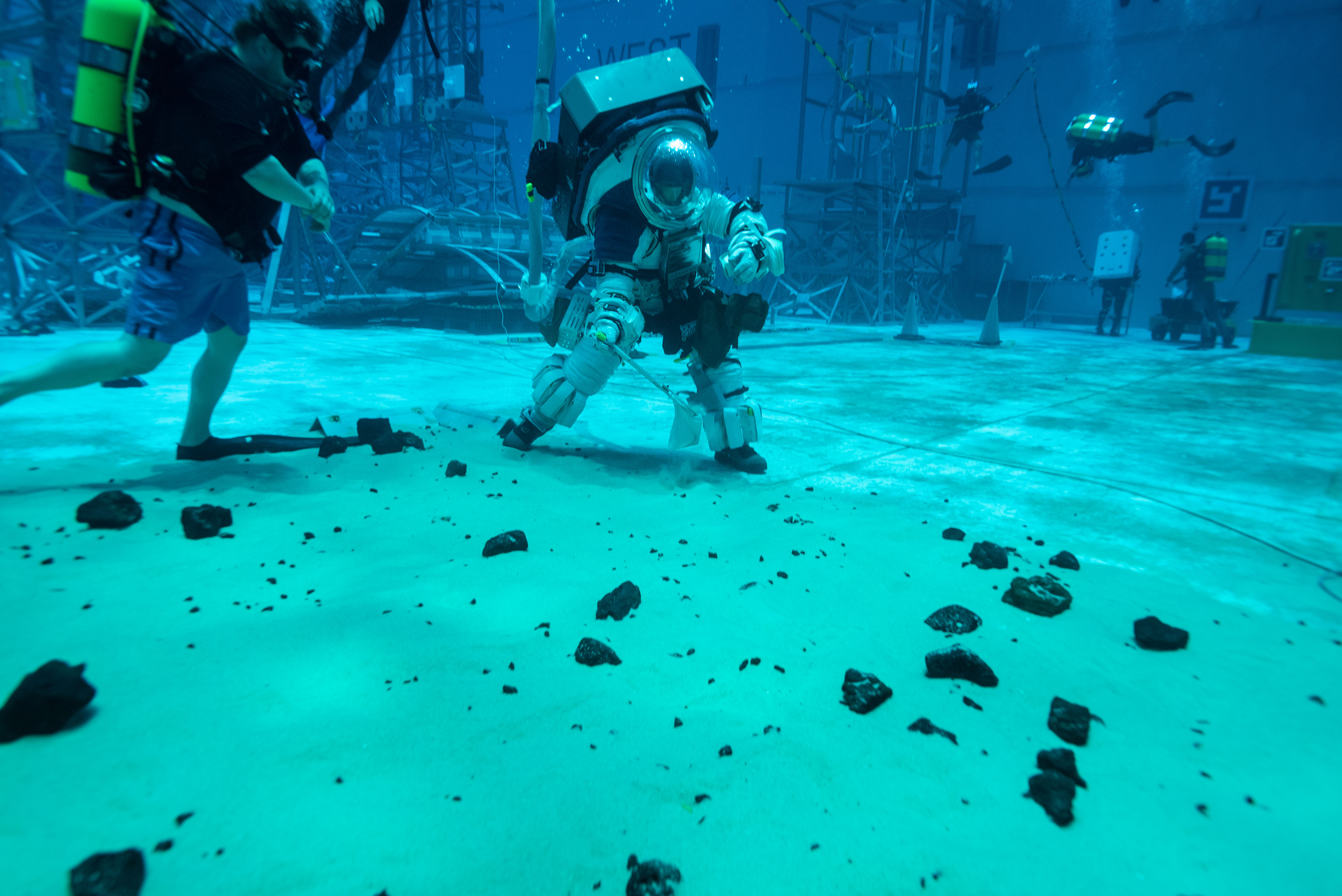 NASA Prepares for Its Next Moonwalk Underwater, Pictures Are a Sight to Behold NASA Prepares for Its Next Moonwalk Underwater, Pictures Are a Sight to Behold