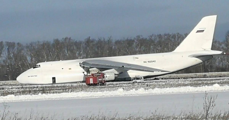 Massive Russian An-124 Condor Slides Off The Runway After Engine Failure Massive Russian An-124 Condor Slides Off The Runway After Engine Failure