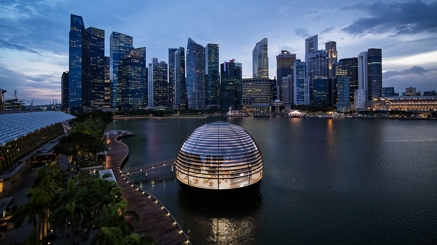 Floating Apple Marina Bay Sands Store Opens in Singapore Floating Apple Marina Bay Sands Store Opens in Singapore