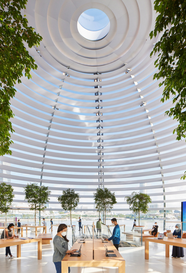 Floating Apple Marina Bay Sands Store Opens in Singapore Floating Apple Marina Bay Sands Store Opens in Singapore