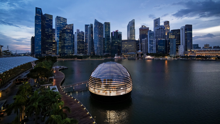 Floating Apple Marina Bay Sands Store Opens in Singapore Floating Apple Marina Bay Sands Store Opens in Singapore