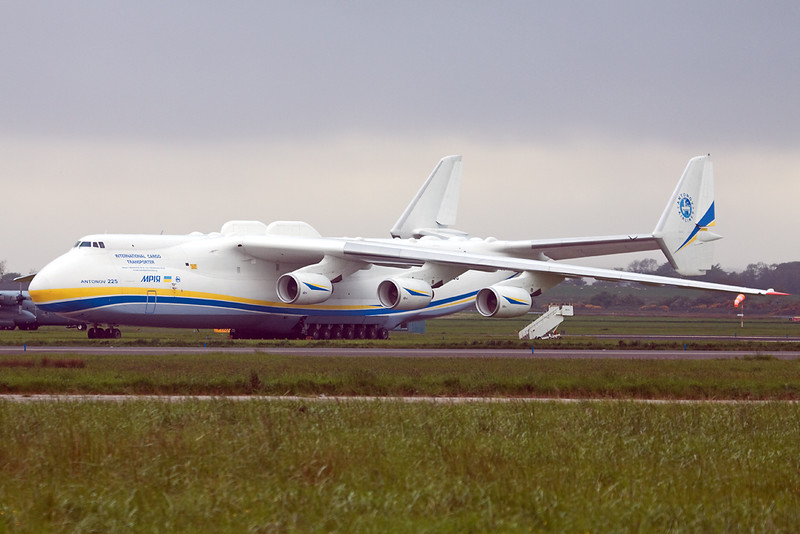An-225 taxiing