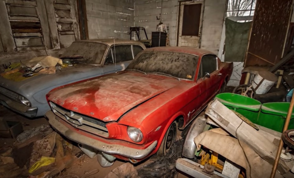 YouTuber Auctions off 50 Antique Cars Found in Pennsylvania Barn YouTuber Auctions off 50 Antique Cars Found in Pennsylvania Barn