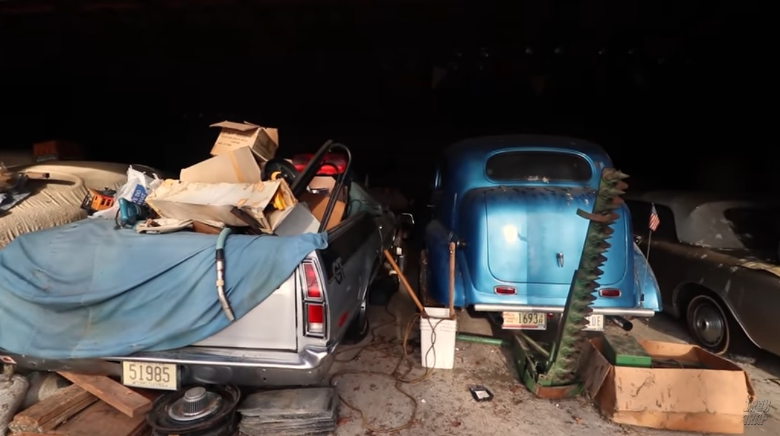 YouTuber Auctions off 50 Antique Cars Found in Pennsylvania Barn YouTuber Auctions off 50 Antique Cars Found in Pennsylvania Barn