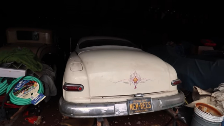 YouTuber Auctions off 50 Antique Cars Found in Pennsylvania Barn YouTuber Auctions off 50 Antique Cars Found in Pennsylvania Barn