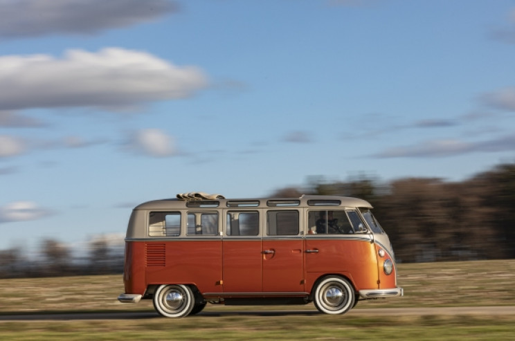 Volkswagen Unveils Its e-BULLI Crossover between a High-End Classic and an All-Electric Vehicle Volkswagen Unveils Its e-BULLI Crossover between a High-End Classic and an All-Electric Vehicle