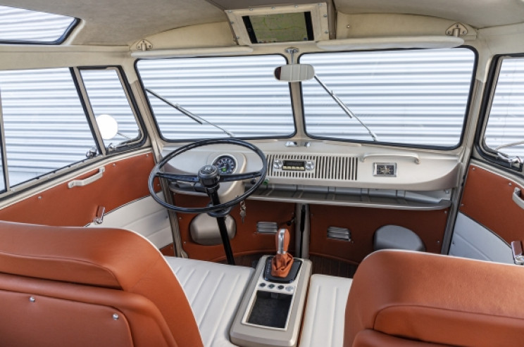 Volkswagen Unveils Its e-BULLI Crossover between a High-End Classic and an All-Electric Vehicle Volkswagen Unveils Its e-BULLI Crossover between a High-End Classic and an All-Electric Vehicle