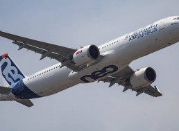 Airbus to Fight Boeing's Surprise 737 MAX Deal at Paris Air Show with A320 Bid