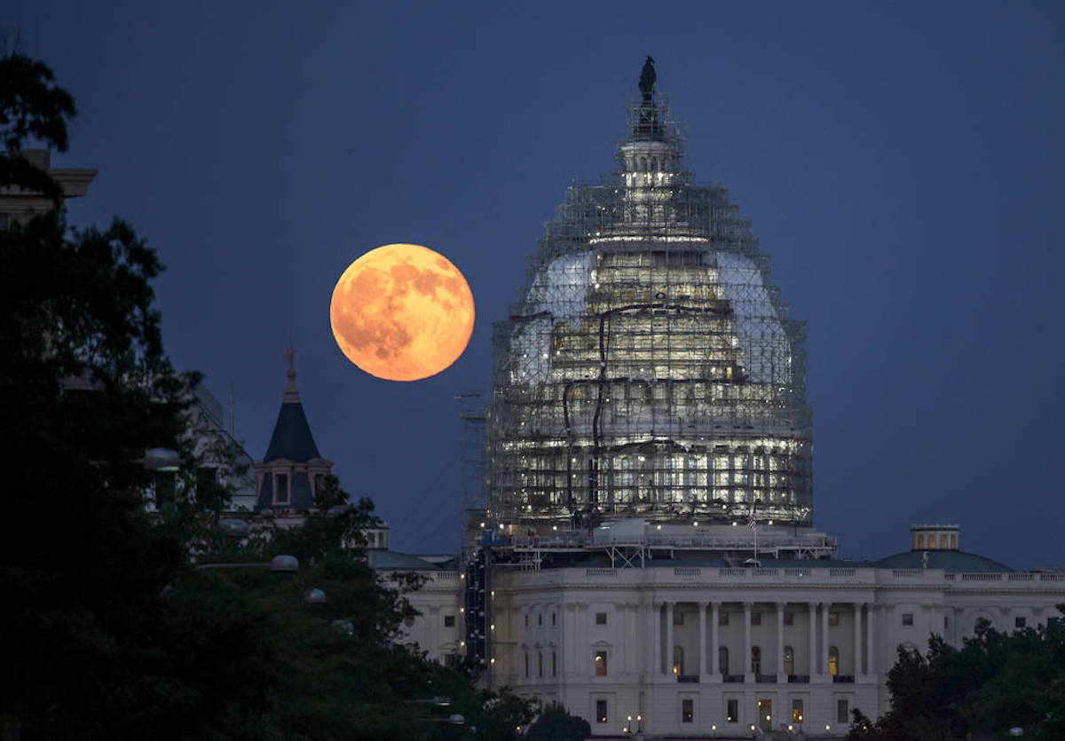 Lunar Facts: The Moon Is an Odd and Fascinating Place Lunar Facts: The Moon Is an Odd and Fascinating Place
