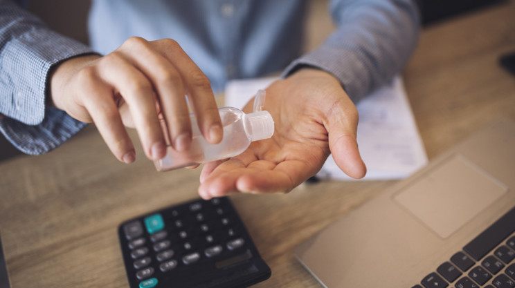 7 Things You Should Know Before Making Your Own Hand Sanitizer at Home 7 Things You Should Know Before Making Your Own Hand Sanitizer at Home