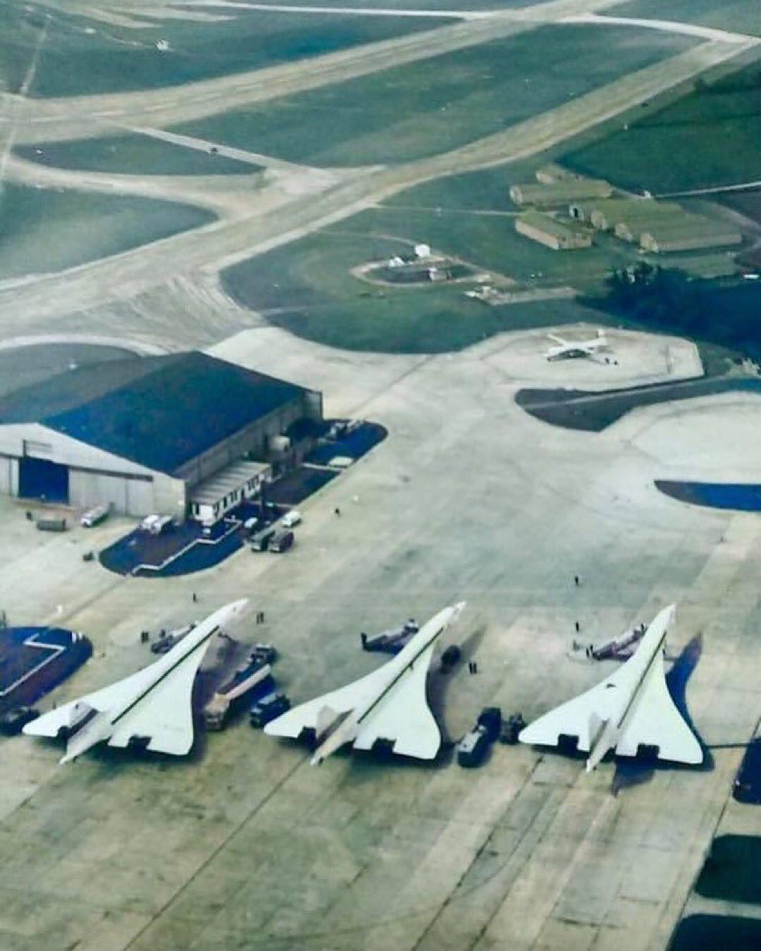 plane crashes concorde