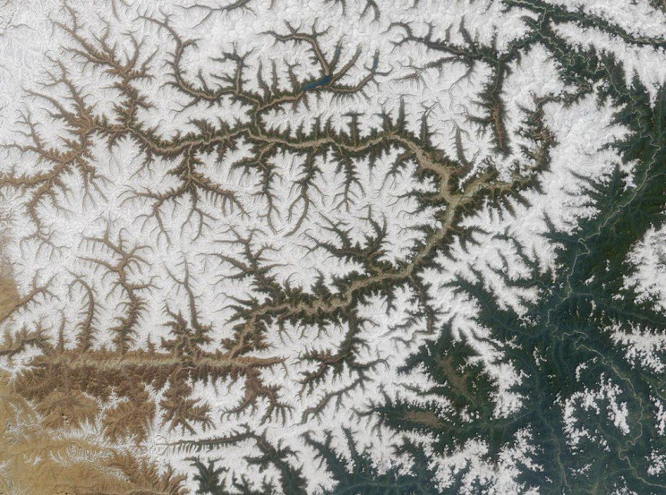 yarlung tsangpo river from space