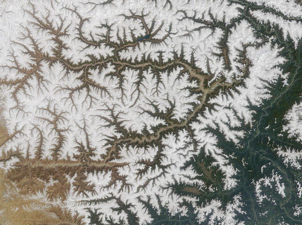 yarlung tsangpo river from space