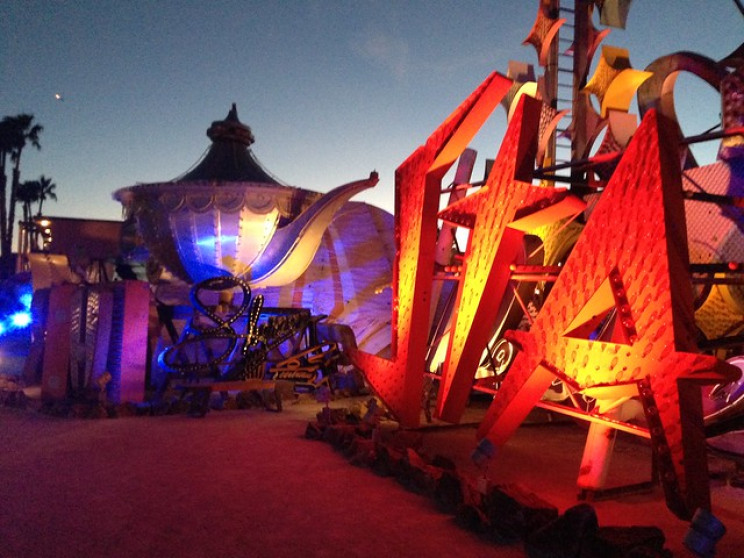 las vegas tourist guide neon museum