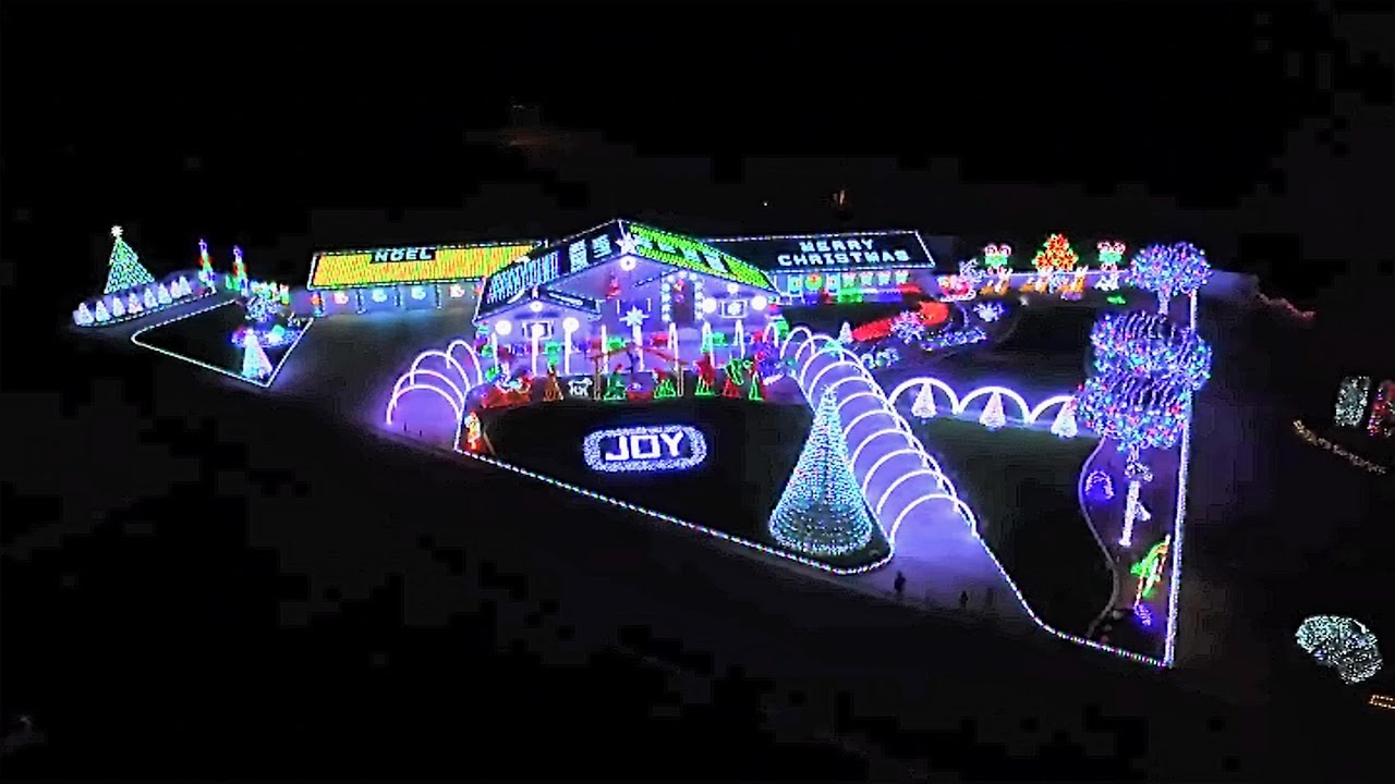 These Are the Most Astonishing Christmas Lights You'll See This Season These Are the Most Astonishing Christmas Lights You'll See This Season