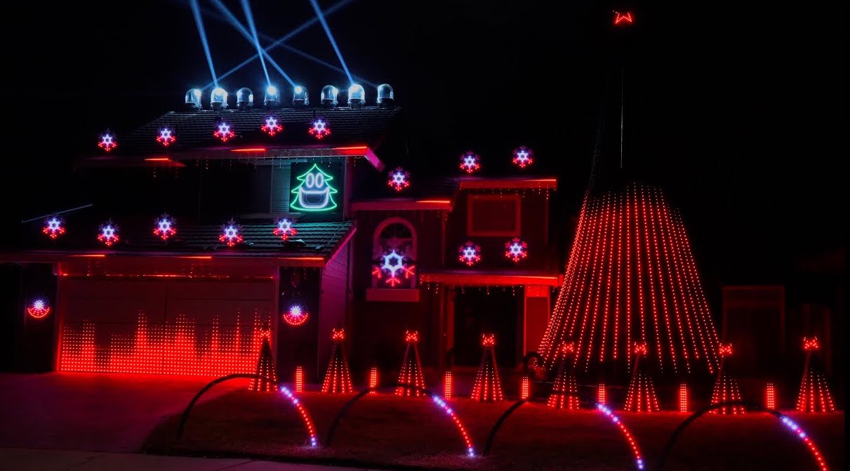 These Are the Most Astonishing Christmas Lights You'll See This Season These Are the Most Astonishing Christmas Lights You'll See This Season