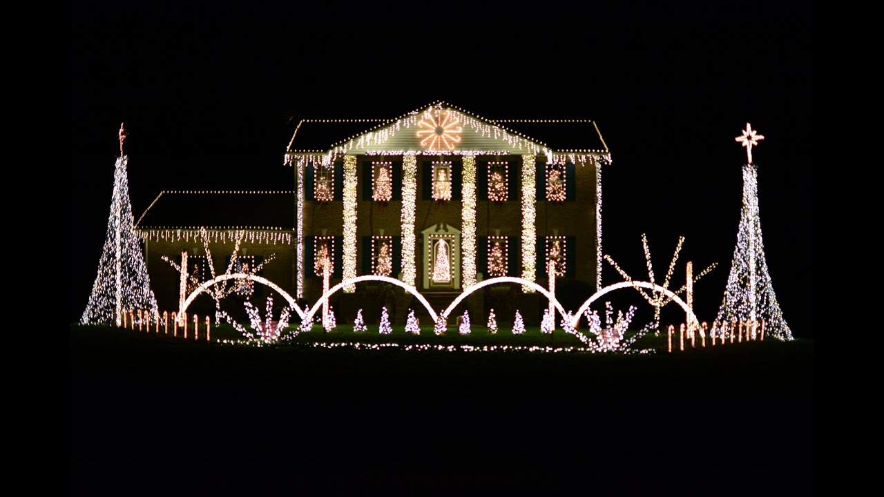 These Are the Most Astonishing Christmas Lights You'll See This Season These Are the Most Astonishing Christmas Lights You'll See This Season