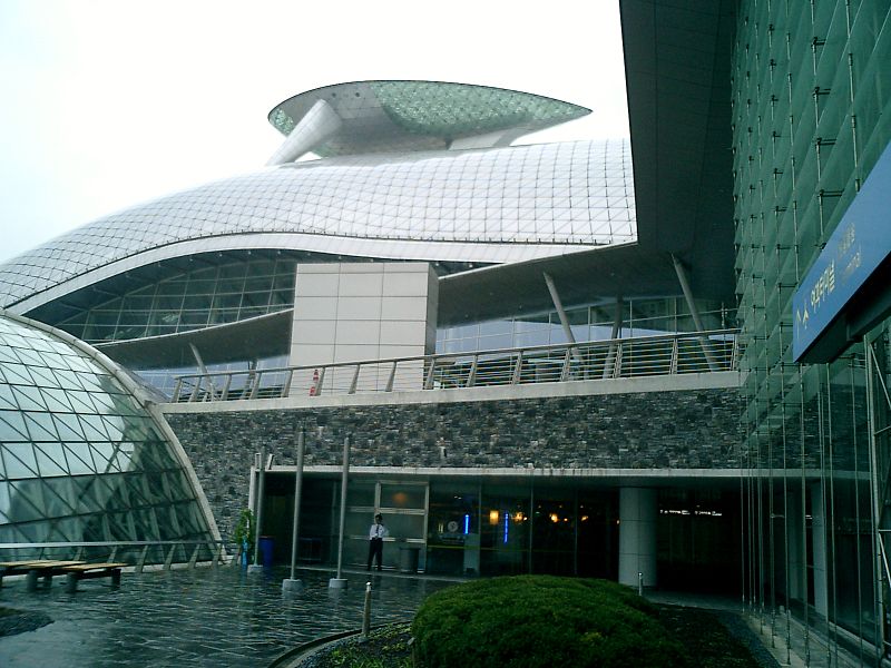 futuristic airport incheon