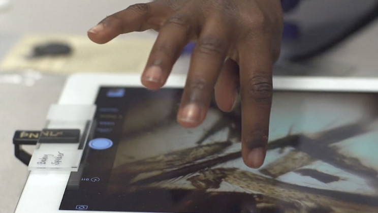 This Little Device Turns Smartphones Into Microscopes