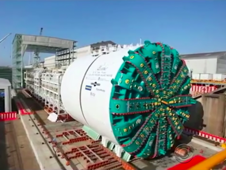 9 Astonishing Examples of Heavy Equipment from Around the World 9 Astonishing Examples of Heavy Equipment from Around the World