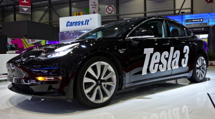 Take a Look At Tesla Model 3 Vehicles in a Race Between Boring Company Tunnel and Traffic