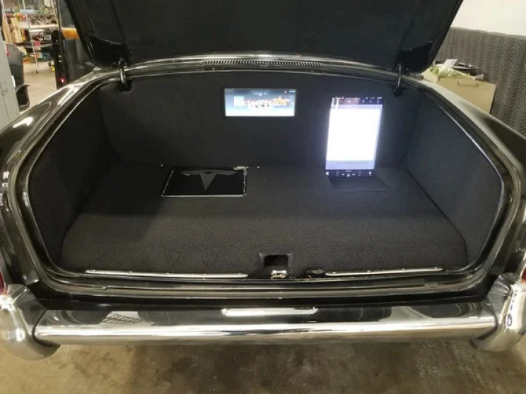 Rolls Royce, Formerly Owned by Johnny Cash, Gets Revamped With Tesla Parts Rolls Royce, Formerly Owned by Johnny Cash, Gets Revamped With Tesla Parts