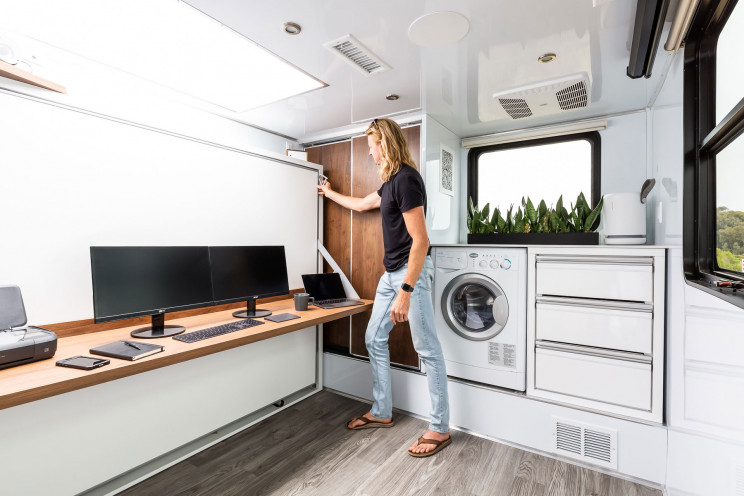 Luxury Trailer Has Enough Power to Charge a Tesla Cybertruck Luxury Trailer Has Enough Power to Charge a Tesla Cybertruck