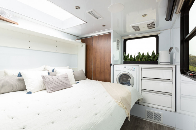 Luxury Trailer Has Enough Power to Charge a Tesla Cybertruck Luxury Trailer Has Enough Power to Charge a Tesla Cybertruck