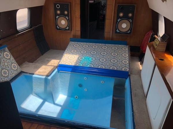 This Airplane Body RV Is Just The Right Amount of Crazy for $28K This Airplane Body RV Is Just The Right Amount of Crazy for $28K