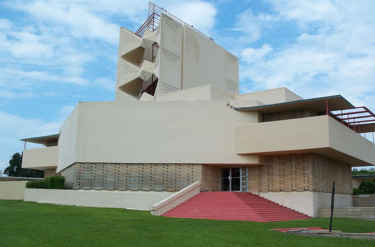 9 Essential Frank Lloyd Wright Designs That Are Still Admired Today 9 Essential Frank Lloyd Wright Designs That Are Still Admired Today