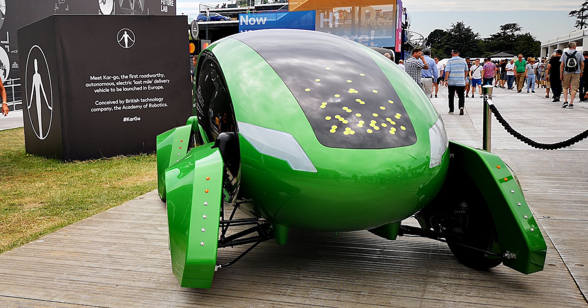 Autonomous Green Robot Cars to Deliver Medicine Around London Autonomous Green Robot Cars to Deliver Medicine Around London