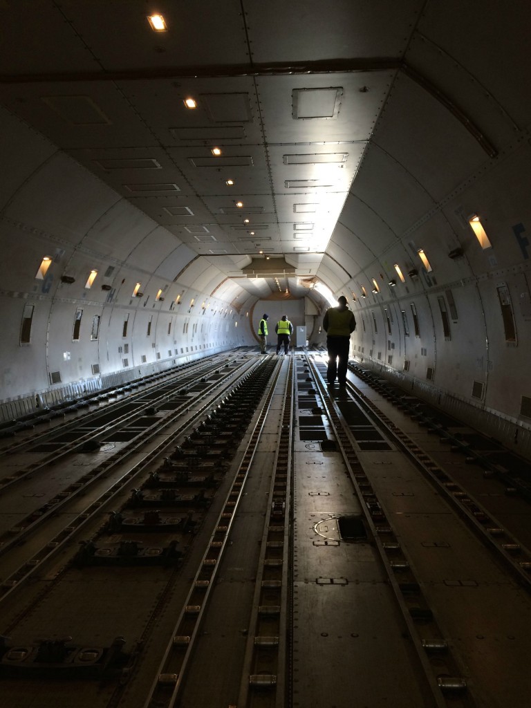empty large vehicles 747