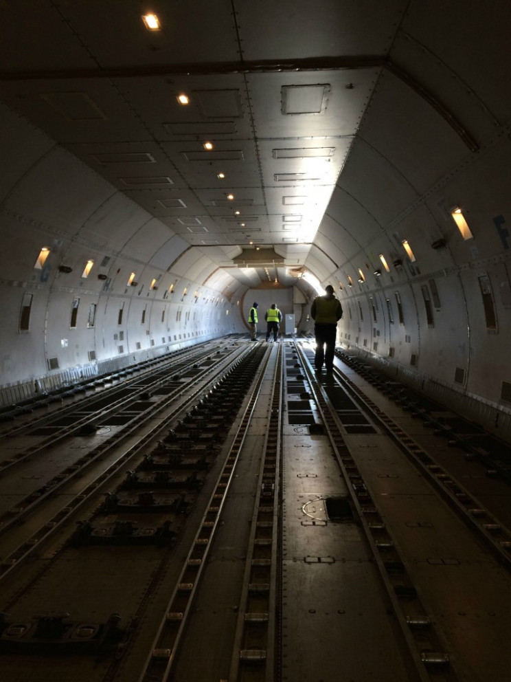 empty large vehicles 747