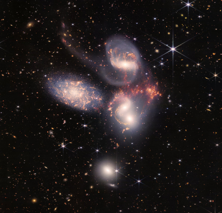 La NASA rivela le nuove splendide immagini di James Webb dell'universo antico La NASA rivela le nuove splendide immagini di James Webb dell'universo antico