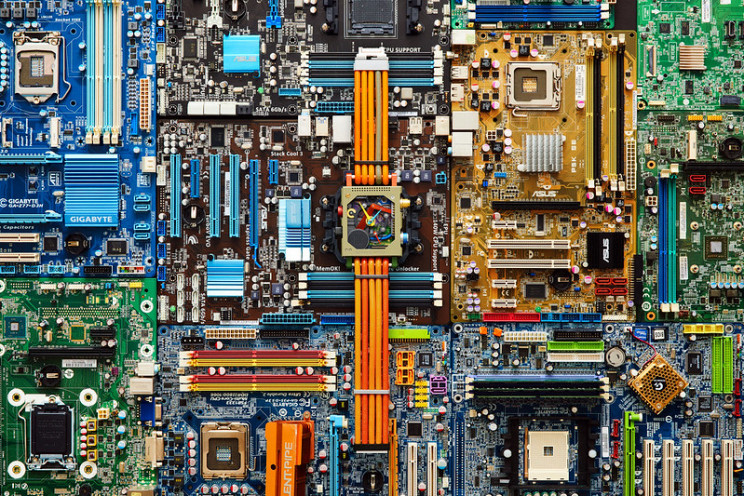 Upcycled Watch Made of Electronic Waste Like Microchips, Motherboards Upcycled Watch Made of Electronic Waste Like Microchips, Motherboards