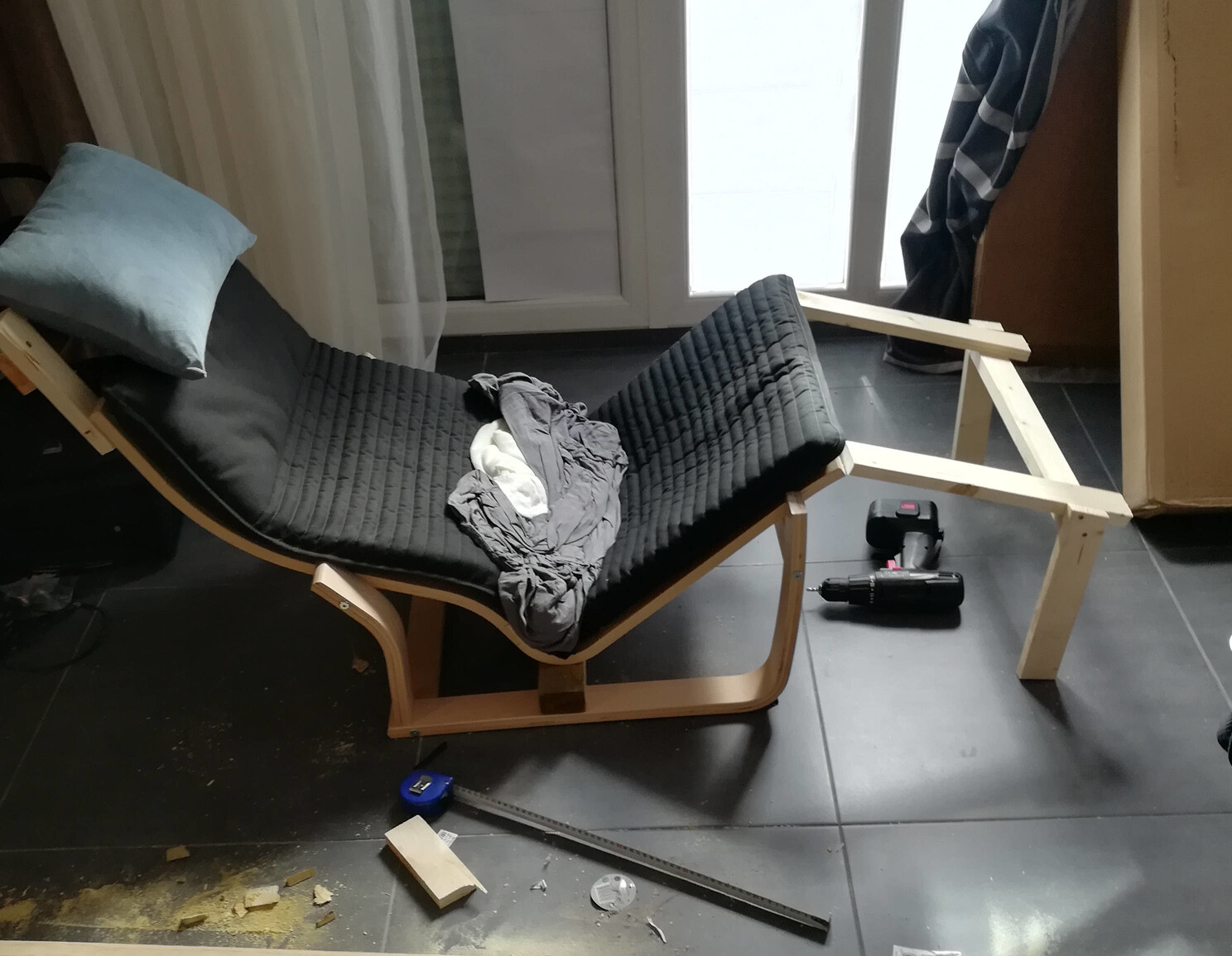 Remote Worker Builds His Own Lay-Down Desk for $336 Remote Worker Builds His Own Lay-Down Desk for $336