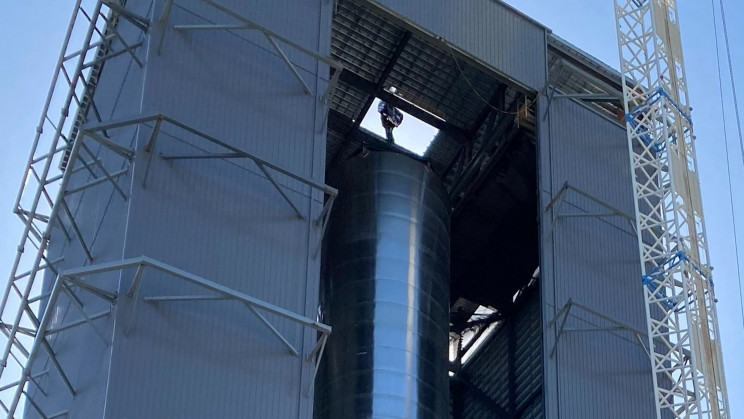 Elon Musk Shares Glimpse of New Super Heavy Rocket